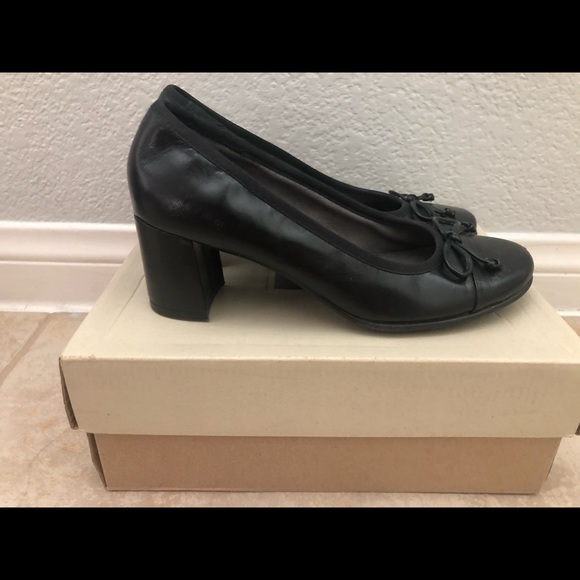 SUPER COMFY Aerosole Heel Rest - Picture 5 of 5